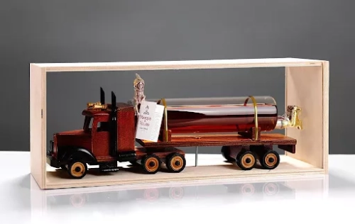 Brandy Marquis De Villard VSOP 0,5l  40% - Tir z cysterną ( drewniany )